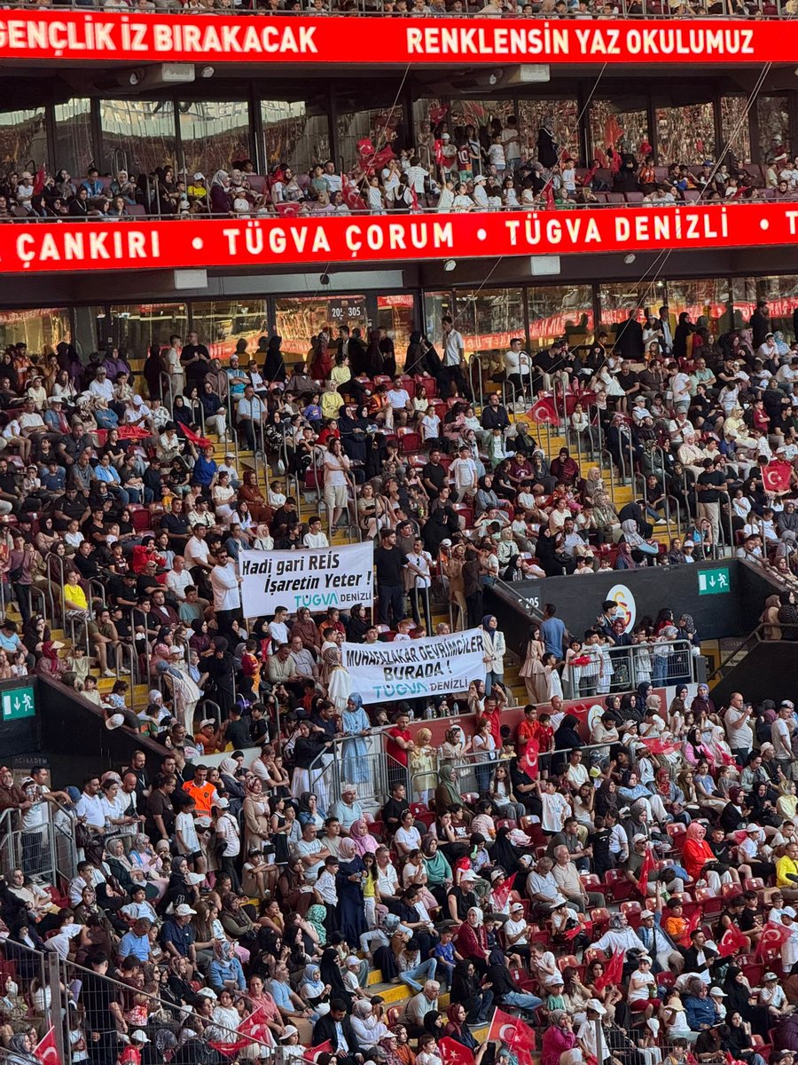 betulonc's tweet photo. Geleceğe inancımız tam! 
Ecdadın izinde bir gençlik geliyor... 🇹🇷
#ErdoğanBaşaSenBinlerYaşa https://t.co/mCWi4MN8AB