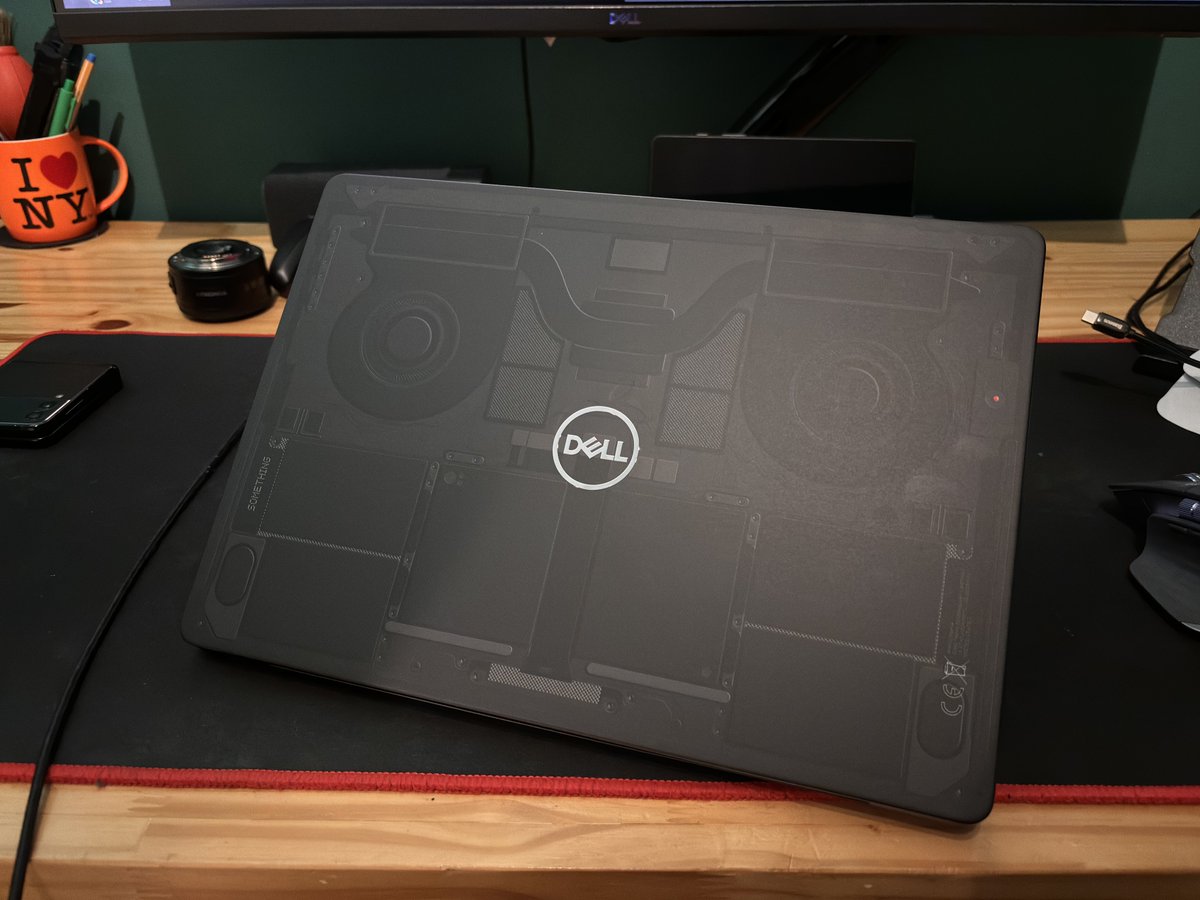 machine_part's tweet photo. e eu tenho um MacBook adesivado com o logo da Dell https://t.co/u6NH60Kp8p