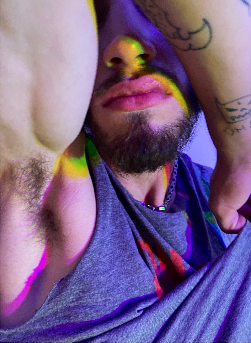 xtian_twtx's tweet photo. Fuck deodorant https://t.co/3qjuvQG4Br