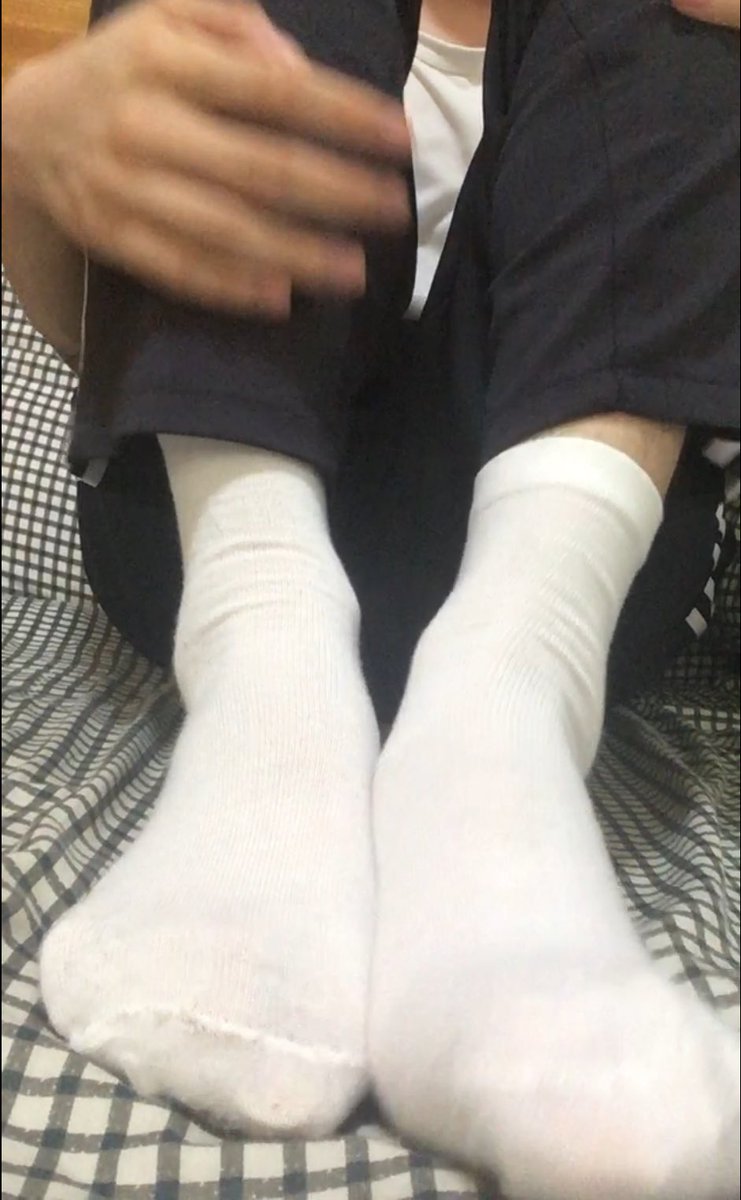 koukaze528's tweet photo. 翻到一年前拍的 无骨袜居然这么瑟琴😍🤭😋
为什么我现在一双也没有了😭 https://t.co/GZMXc4K0Em