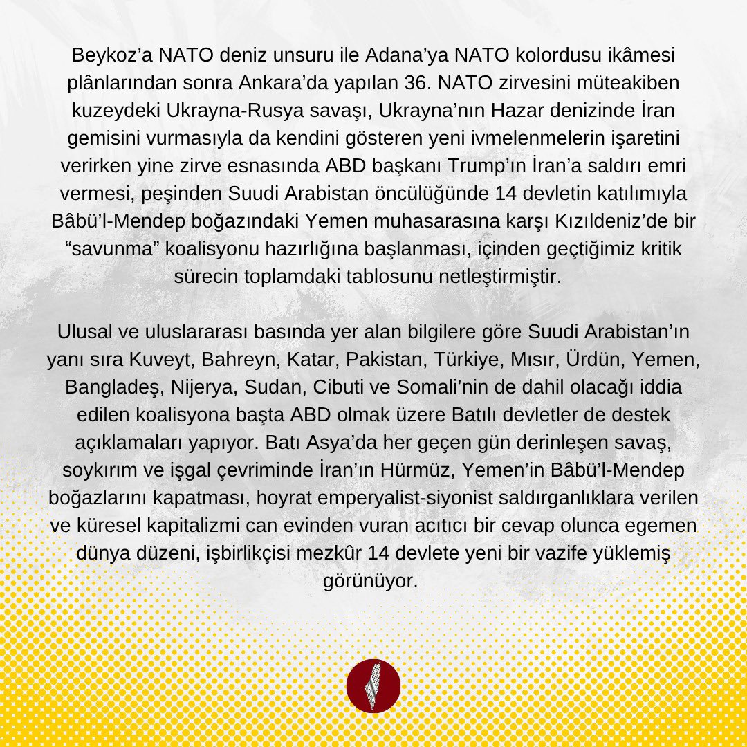 direniscadiri_'s tweet photo. Kızıldeniz’deki Çok Uluslu Deniz Savunma İttifakı Bir NATO Projesidir! Yemen'i Değil, İsrail'i Kuşatın!

Siyonizme ve emperyalizme karşı onurlu mücadele yürüten Yemen direnişi, işbirlikçi yönetimler tarafından kuşatılmak/cezalandırılmak istenmektedir. 

Gazze soykırımını sürdüren ve bölgede saldırganlığını artırarak devam ettiren İsrail'e karşı herhangi bir girişimde bulunmayan bölge iktidarları ise şimdi Yemen'e karşı birleşiyor. 
Direnişin boğazlardaki stratejik üstünlüğü sömürü düzenini derinden sarsmakta, başta Filistin olmak üzere yeryüzünün tüm özgür halklarına umut vermektedir. İktidarlarını emperyalizme ve siyonizme endeksleyen işbirlikçi yönetimlerse Yemen direnişine karşı ABD ile birlikte "deniz savunma ittifakına" katılarak, direnişin ve halkların karşısında olduklarını bir kez daha göstermiş oldular.

Beykoz’a NATO deniz unsuru ile Adana’ya NATO kolordusu ikâmesi plânlarından sonra Ankara’da yapılan 36. NATO zirvesini müteakiben kuzeydeki Ukrayna-Rusya savaşı, Ukrayna’nın Hazar denizinde İran gemisini vurmasıyla da kendini gösteren yeni ivmelenmelerin işaretini verirken yine zirve esnasında ABD başkanı Trump’ın İran’a saldırı emri vermesi, peşinden Suudi Arabistan öncülüğünde 14 devletin katılımıyla Bâbü’l-Mendep boğazındaki Yemen muhasarasına karşı  Kızıldeniz’de bir “savunma” koalisyonu hazırlığına başlanması, içinden geçtiğimiz kritik sürecin toplamdaki tablosunu netleştirmiştir.   

Ulusal ve uluslararası basında yer alan bilgilere göre Suudi Arabistan’ın yanı sıra Kuveyt, Bahreyn, Katar, Pakistan, Türkiye, Mısır, Ürdün, Yemen, Bangladeş, Nijerya, Sudan, Cibuti ve Somali’nin de dahil olacağı iddia edilen koalisyona başta ABD olmak üzere Batılı devletler de destek açıklamaları yapıyor. Batı Asya’da her geçen gün derinleşen savaş, soykırım ve işgal çevriminde İran’ın Hürmüz, Yemen’in Bâbü’l-Mendep boğazlarını kapatması, hoyrat emperyalist-siyonist saldırganlıklara verilen ve küresel kapitalizmi can evinden vuran acıtıcı bir cevap olunca egemen dünya düzeni, işbirlikçisi mezkûr 14 devlete yeni bir vazife yüklemiş görünüyor. 

Evet, bu koalisyon bir NATO projesidir ve arz etmeye çalıştığımız soykırım ve işgal koalisyonunun küresel hakimiyetini koruyup kollatmaya mâtuf bir girişimdir; egemen dünya düzenine direnen cepheyi kuşatma, onun elini zayıflatma hamlesidir. Bu hamle, birbirini takip eden adımların açık bir şekilde devamıdır.  Türkiye’nin bu ihanet koalisyonunda yer alması asla kabul edilemez! ABD-İsrail soykırım hattıyla işbirlikçi bölge ülkelerinin Batı Asya’nın onur ve haysiyetini savunan direniş merkezlerine karşı bu yeni hizalanışları, yeni bir utanç ve ihanet hattıdır! Bu hat içinde yer almak kesin bir şekilde derhâl reddedilmelidir.

Egemen medyada “Suudi-Yemen (Hûsî) gerilimi” olarak sunulan Kızıldeniz-Bâbü’l-Mendep mıntıkasındaki mücadele, esasen küresel hegemonyaya karşı önemli direniş mevzilerinden birinin halklarımıza dönük saldırıları püskürtme mücadelesidir. Yerel ve küresel hakikat çarpıtıcılarının öteden beri yaptıkları kara propaganda, hakikati örtmeye çalışsa da emperyalistlerin bölgedeki uzantısına dönüşen yerel iktidarların uzun yıllar boyunca Yemen’e yaptıkları saldırıların bugün ne manaya geldiği çok daha iyi anlaşılmış olmalıdır. 

ABD’nin arzu ve emriyle seferber olan 14 devletin böylece küresel sermayeden, egemen dünya düzeninden yana oldukları; direniş alanlarını onlar adına yok etme vazifesi üstlendikleri bir kez daha görülmüştür. Biz, küresel kapitalizmi can evinden vuran direnişe karşı örgütlenen bu yeni işbirlikçi hamleyi açıkça reddediyoruz! Alınması gereken pozisyon, soykırımcı işgal koalisyonunun parçası olmak değil; Filistin, Yemen, Lübnan, İran ve Irak’ta direniş mevzilerine yapılan emperyalist/siyonist saldırılara karşı durmak olmalıdır!