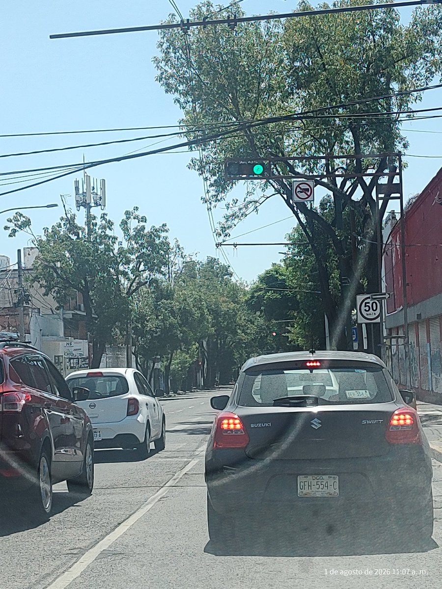 chpramos86's tweet photo. @AgenciaAMIM este semáforo tiene más de una semana mal sincronizado, genera bastante tráfico en horas pico Av república y Mariano Jiménez @Trafico_ZMG https://t.co/3ZOsllS1c5