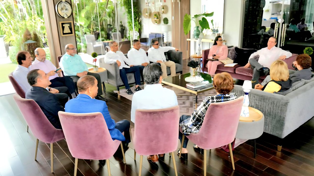 PLDenlinea's tweet photo. #PortadaPrincipalPLD | CONAP-2026 del #PLD se reúne con Francisco Javier García | Video

La Comisión de la Consulta del PLD pauta encuentros con aspirantes a la candidatura presidencial de esa organización.

AMPLIAR:  https://t.co/bfcM4ttI9I https://t.co/jb1Msg7b0a