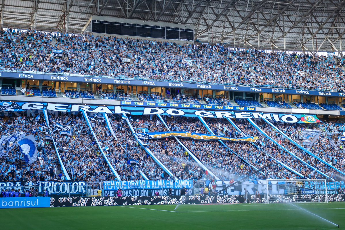 rdimortal's tweet photo. 🇪🇪 A MAIOR TORCIDA DO SUL!

Em pesquisa divulgada pelo Datafolha neste sábado (1), a torcida gremista aparece como a maior do sul do Brasil e 6° maior torcida de todo o país.

No ranking da região, o Grêmio está isolado na primeira posição, com 20% da preferência dos torcedores de todo o sul, seguido por seu rival, com 15% e o Flamengo com 11%.

Já no ranking que abrange todo o território nacional, o Tricolor está na 6° posição, empatado com o Vasco, e abaixo apenas de  Flamengo, Corinthians, Palmeiras, São Paulo e Cruzeiro.

📸: Lucas Uebel / Grêmio FBPA