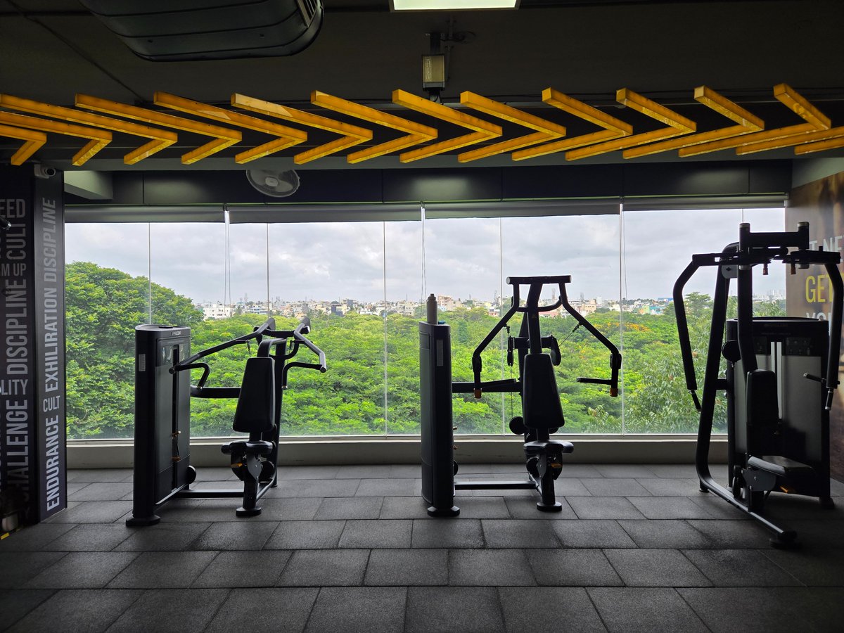 ranjanpai_'s tweet photo. Man, I just love gym on Saturday mornings. Barely any crowd, no checking Slack between sets, and the only thing on my mind is that post workout salad bowl 🥗 https://t.co/CY83SUn9lR