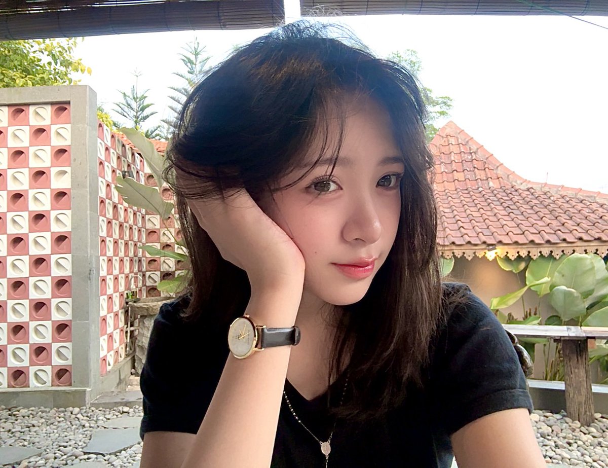 Lily_JKT48's tweet photo. Hiii lof, maaf telatt but happy gf dayy!! Hari inii myloflyy ngapainn ajaa? aku liat banyak yang jalan jalan bareng yaa? Hehe seruu bangett, terimakasih yaaa uda selalu kabarin ke lily WKWK gemec 🤏🏻, aku selalu bersyukur atas kehadiran mylofly ^^ ayo kita berkembang dan bertumbuh bersamaa samaa okiee? Makasii yaaak uda selalu reminderin lily jugaa, sayang banyak banyak 🙆🏻‍♀️ jangan lupa untuk istirahat yaa! See u besok?  Boboo yaaa #NiteLy loaf 🫶🏻