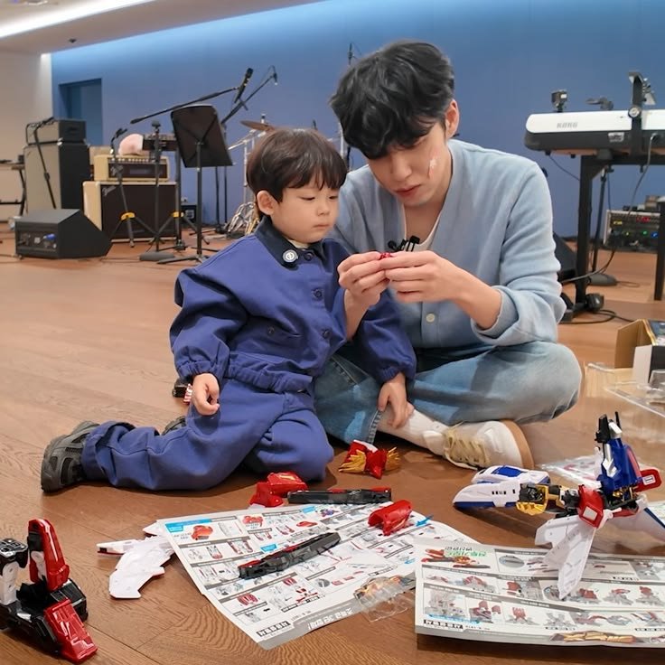 loveatchuu's tweet photo. we were supposed to have a date to celebrate our special day 💭 instead, we ended up being  full-time nannies for the neighborhood kid from '🌞 to 🌛 mmm not exactly the anniversary we had planned but seeing that limtle face made it pretty special in its own way ៷>ᴗ<៷ https://t.co/pYwl8jdfgm