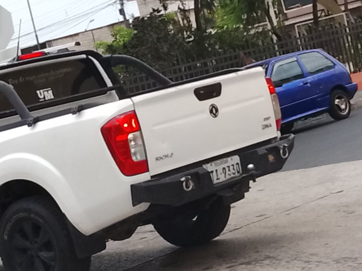 SubVives45562's tweet photo. @ATMGuayaquil 
@ATM_Transito 
@181Responde 
Carros sin placas,carros en contra via,motociclistas sin casco,un caos total.falta de control,porque no hay ATM en el sector.
Mapasingue oeste calle 3 y ave 5.
Parque del Árbol.
S. O. S. https://t.co/zEKXxbt4de