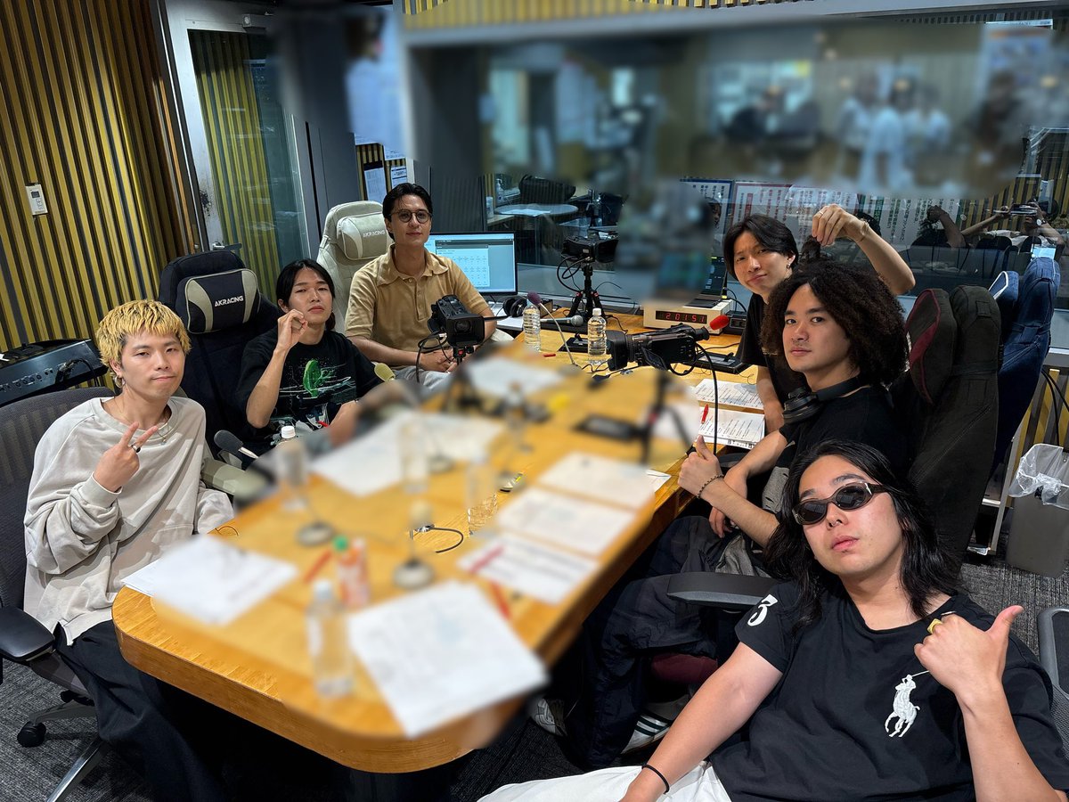 Ann_Since1967's tweet photo. この後深夜3時から！

＼#Billyrrom のオールナイトニッポン0／

6人組バンドBillyrromが
メンバー全員の生放送でお届けします！

感想・リアクションお待ちしてます✨
📮br@allnightnippon.com 

📻radiko
https://t.co/l6hkGmnyEN 

📱17LIVEで映像配信も！
https://t.co/Klg1r4Q0TL

#BillyrromANN0 https://t.co/oFgMr3kSSl