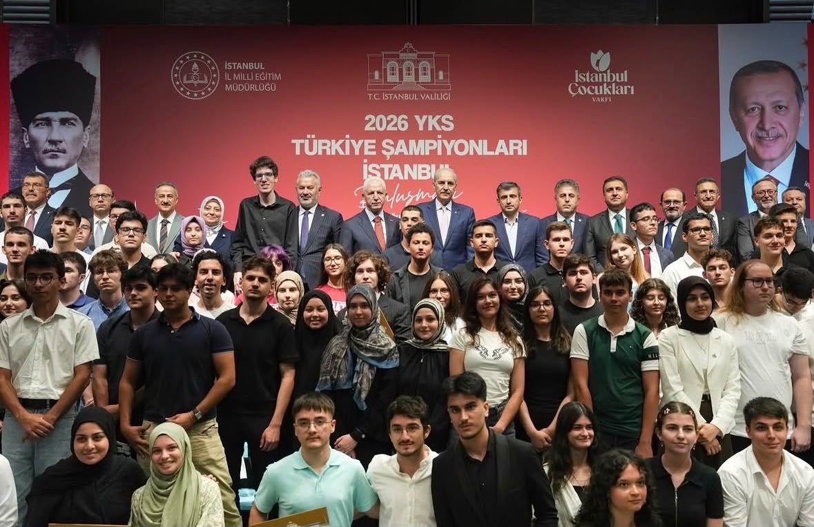 HASAL1984's tweet photo. İstanbul Valiliğimiz tarafından düzenlenen “2026 YKS Şampiyonları Buluşması” programında okul müdürümüz, öğretmenlerimiz, öğrencilerimiz ve velilerimizle bu anlamlı organizasyonda yer almaktan büyük mutluluk duyduk. 
@Ademsgir #HASAL #YKS2026 #ONLYTHEBEST #YKSŞampiyonları https://t.co/T3MGmkEApA