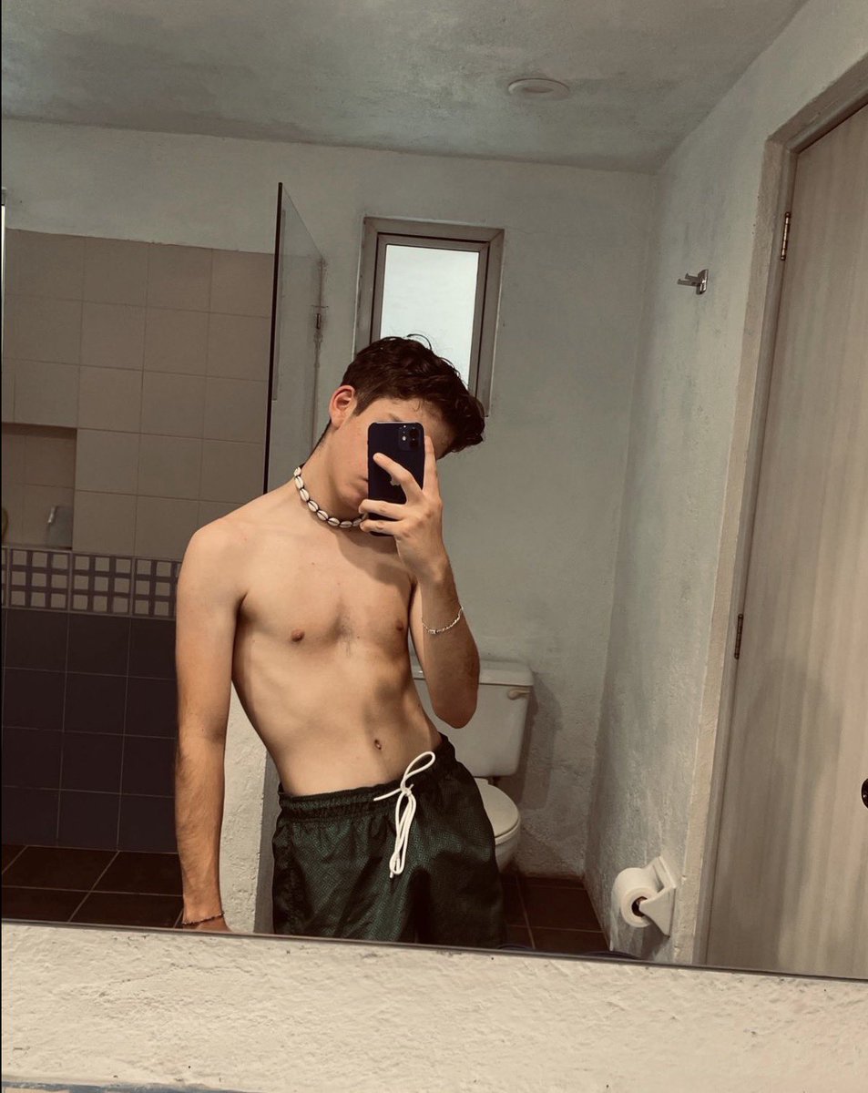 Ethand9u's tweet photo. @Aled8s Manda dm bro, pasa rutina 🙂‍↕️ https://t.co/uhYAPhkZZB
