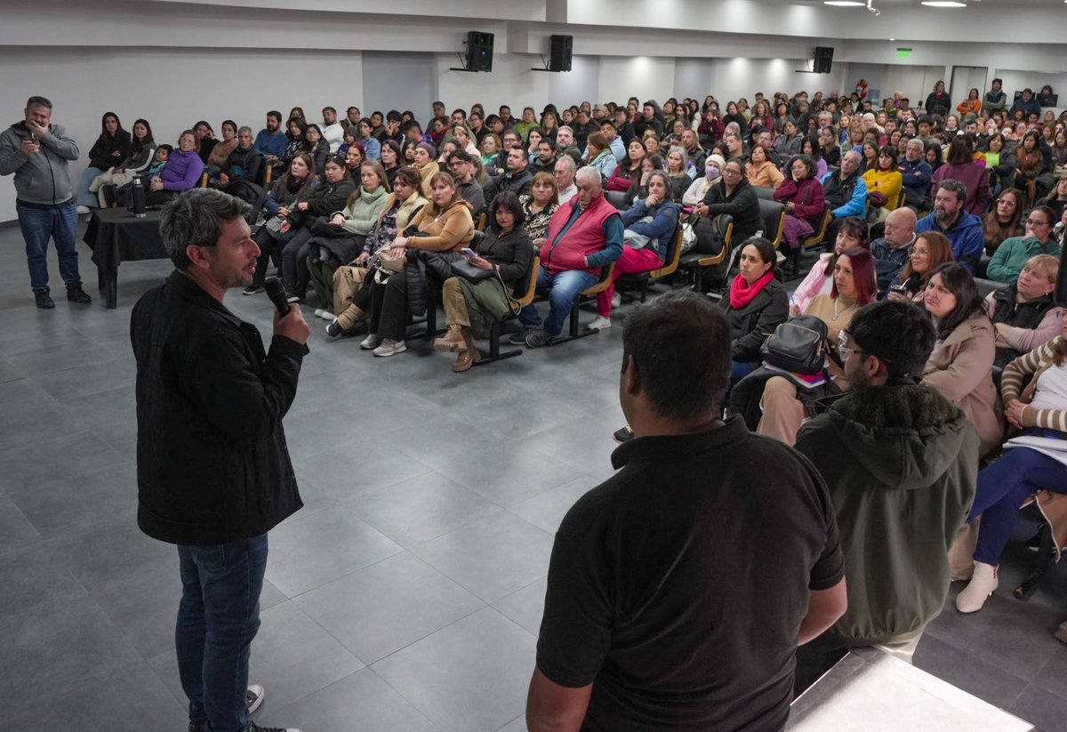 sutemendoza's tweet photo. Cientos de afiliados/as participaron de la asamblea informativa sobre el proyecto de adquisición de lotes en Guaymallén y Maipú.

📋 Se presentó la propuesta y se compartieron los pasos a seguir de este proyecto colectivo, junto a la Coop. del Barrio San Martín. https://t.co/JDu4ruZePc