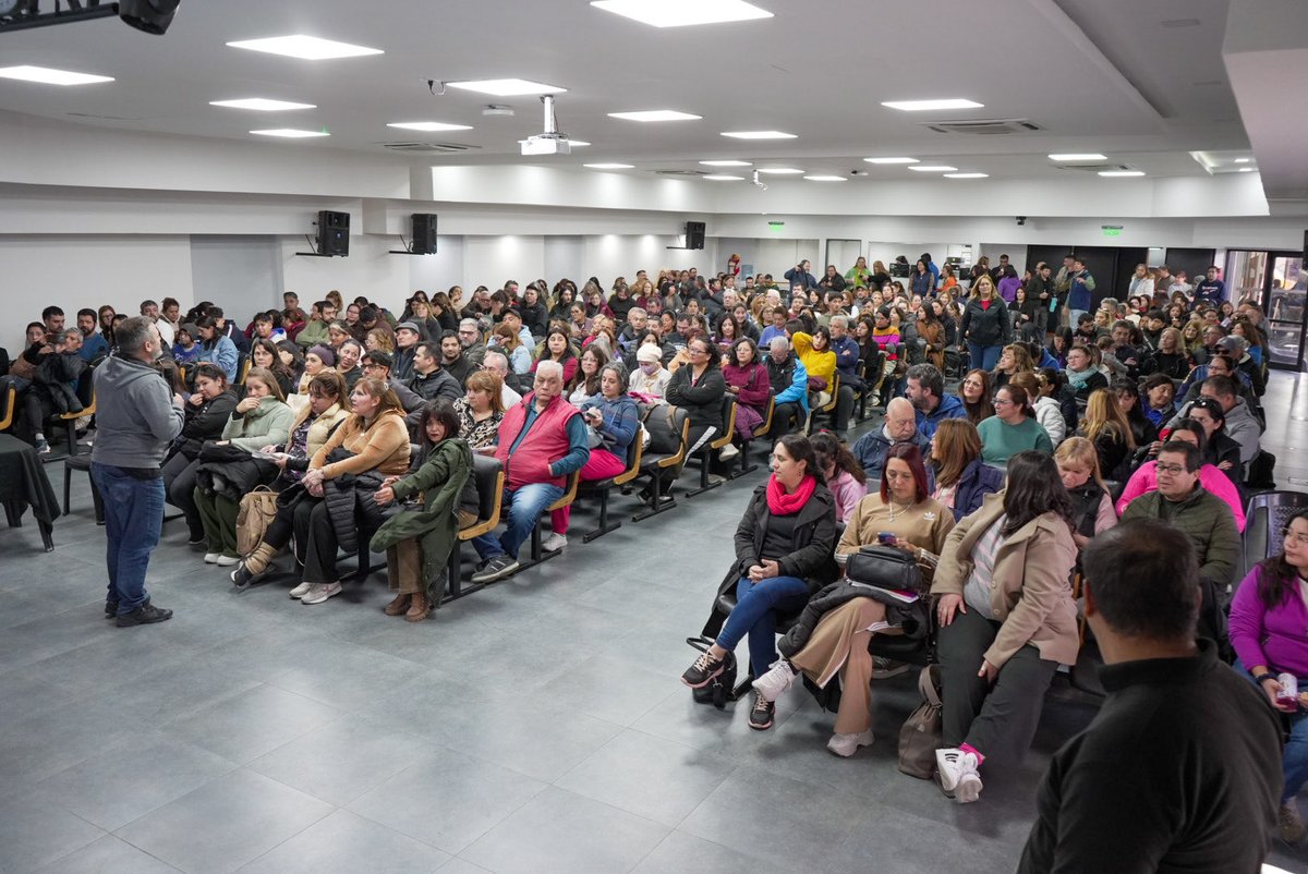 sutemendoza's tweet photo. Cientos de afiliados/as participaron de la asamblea informativa sobre el proyecto de adquisición de lotes en Guaymallén y Maipú.

📋 Se presentó la propuesta y se compartieron los pasos a seguir de este proyecto colectivo, junto a la Coop. del Barrio San Martín. https://t.co/JDu4ruZePc