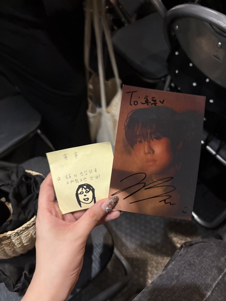 chang__bae's tweet photo. 真剣に私の似顔絵描いてくれたんだけど、
すみませーんって言いながら描いてくれたwww
この後彼氏にこれ見せたら、えまって似てるじわじわ来る言われてしんだwww
白目剥いてねぇーよwww https://t.co/czhUJJq8DB