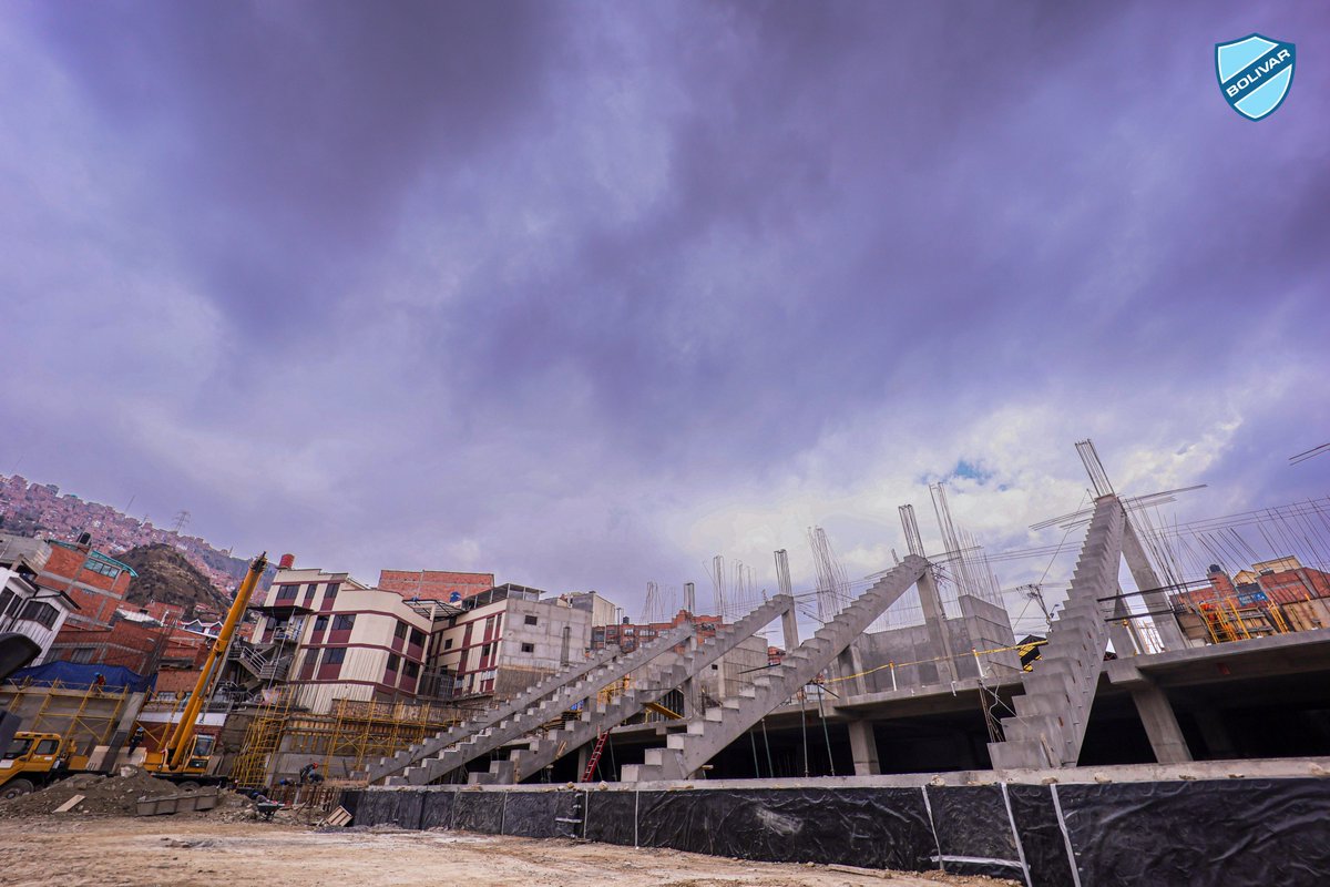 Bolivar_Oficial's tweet photo. Primero fue un sueño. Después, un proyecto. Hoy, es una obra que avanza y comienza a transformar nuestro futuro. 🏟️✨🙌🏻

Cada estructura que se levanta nos acerca a la casa que soñamos, al escenario donde se escribirán nuevas historias y donde generaciones enteras vivirán la pasión por estos colores. 💪🏻🧱🎉

Tembladerani crece. El sueño está cada vez más cerca. 🤩💫