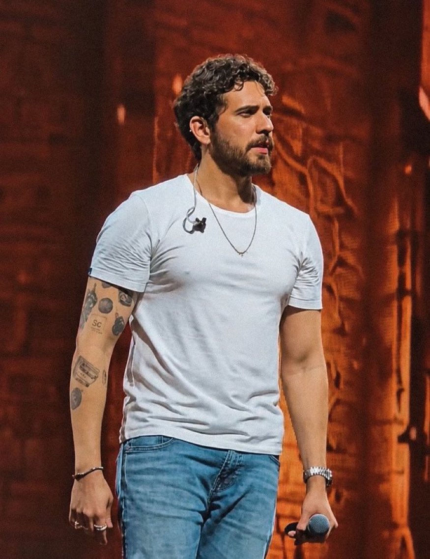 FabiatuitaL's tweet photo. Aiii meu Deus do céu que homem mais lindo e perfeito cê tá doido 😮‍💨 https://t.co/trd1pxObng