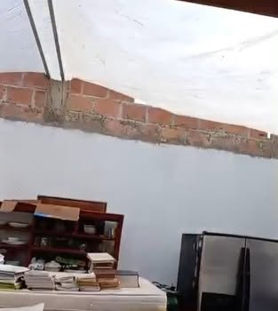 RCNBga's tweet photo. Emergencia en #Mogotes, Santander, en donde un vendaval afectó cultivos, viviendas y una de las sedes del Instituto Técnico Isaías Ardila. https://t.co/I06IAs2cjN