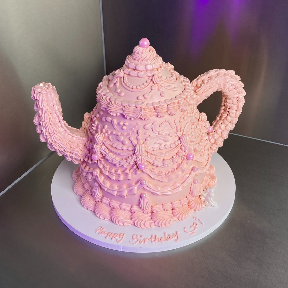 groovybakesae's tweet photo. Our pretty little babies #vintagecake #gems #blackcakes https://t.co/aBeHZq5lmJ