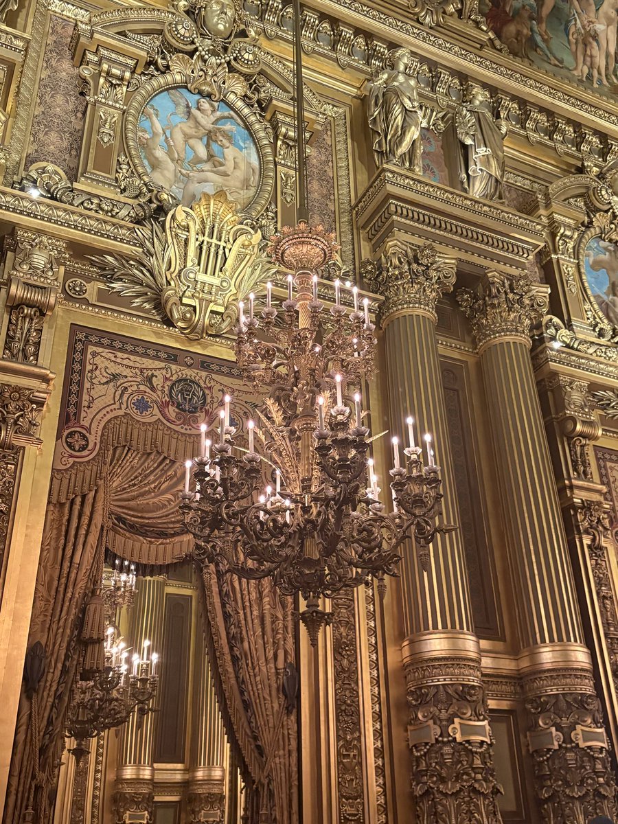 3vrlastingnight's tweet photo. Paris<3 https://t.co/N9zG3ivWno