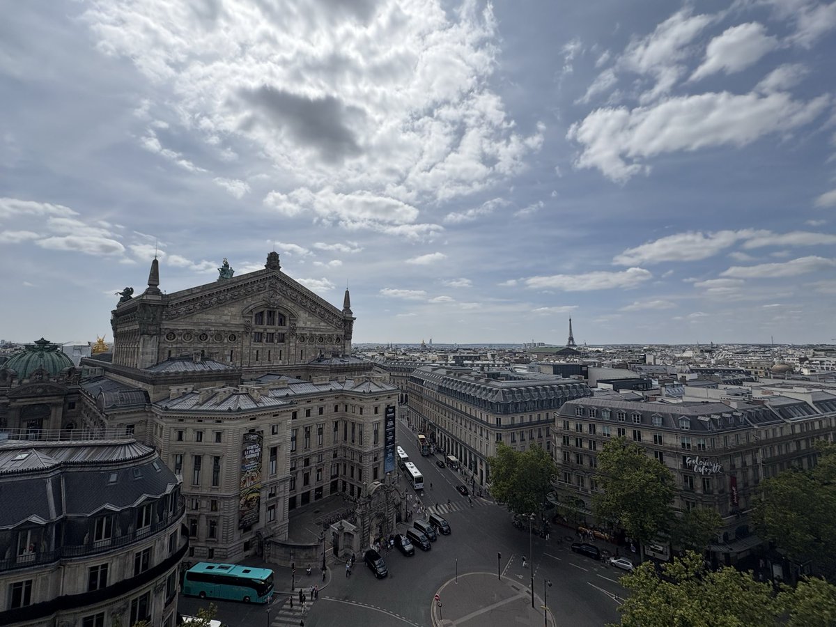 3vrlastingnight's tweet photo. Paris<3 https://t.co/N9zG3ivWno