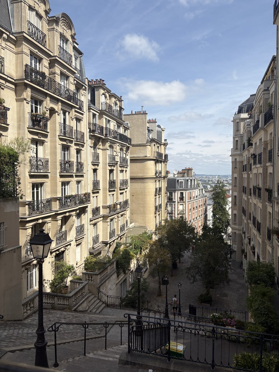 3vrlastingnight's tweet photo. Paris<3 https://t.co/N9zG3ivWno