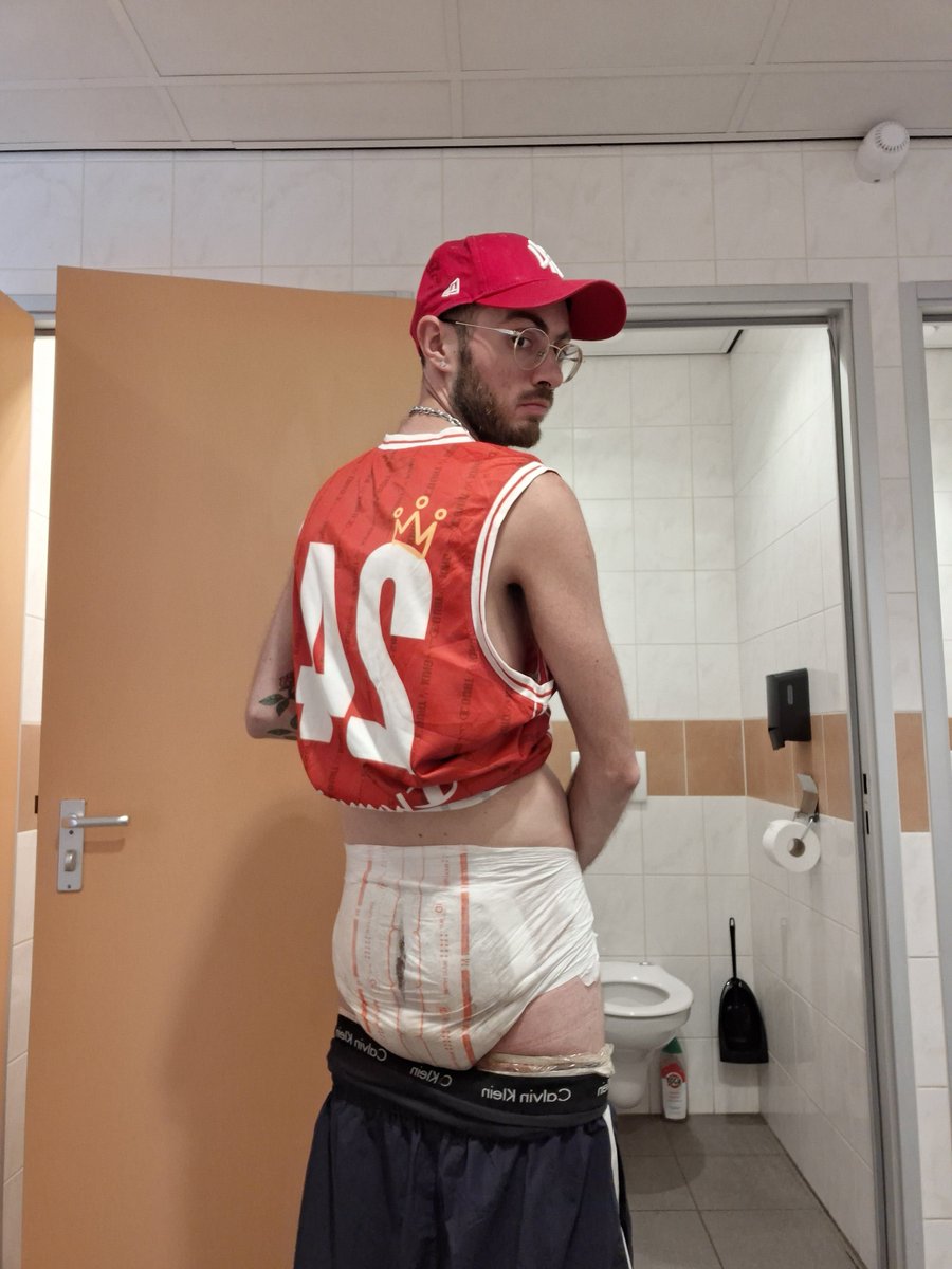 ChavDLBoy's tweet photo. It's good that I decided to wear a diaper that day, because going to the toilet too often is bad 🤐😈 https://t.co/164mREJofC