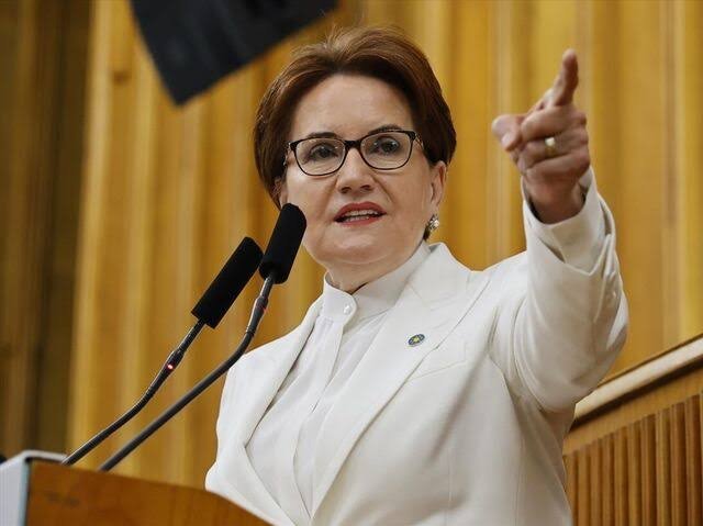 medyamuhtari's tweet photo. Nereden aklıma geldiyse?

Meral Akşener:

"Hepimiz dürüstlük nutukları atıp, dürüst olduğuna kefalet koyup, seçilmesine vesile olduğumuz kişilerin daha sonra kocaman birer hırsız olduğunu anladık. https://t.co/iwX3PRIgKU