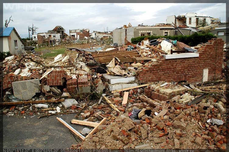 Ozonegrnd's tweet photo. @Seegras3 @afghanbubba @KnotToBurn @noitsmazzie There's not a single EF3 in that list and IF4's and F4's are not always above EF3. You are a living example of the dunning-kruger effect.

Anyways, brick still gets destroyed by intense tornadoes https://t.co/s9Ikralehv