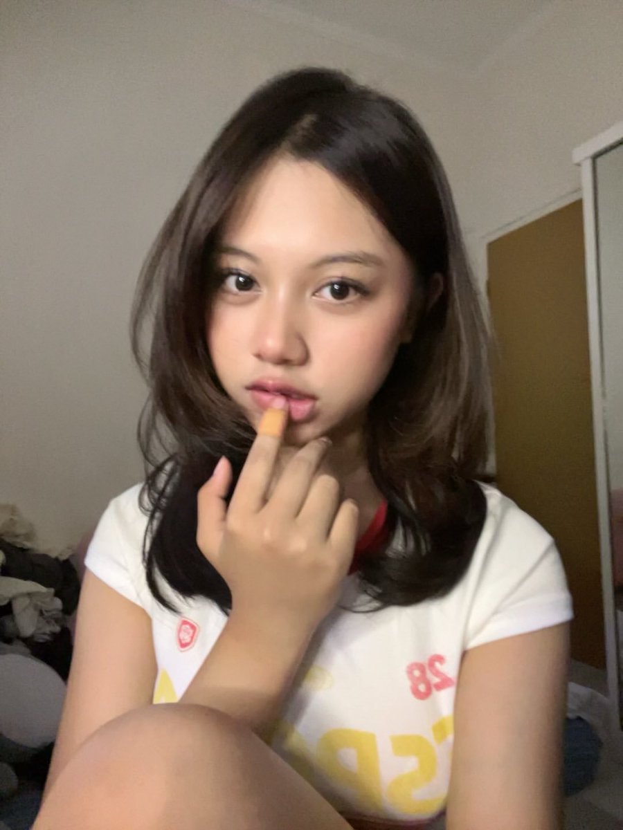 tsmTHIAGO's tweet photo. hello... available yah 
rate rules by wa 

#openbosemarang
#availsemarang
#bosemarang https://t.co/py73osvRhw