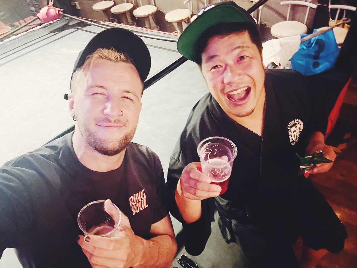 OBEYBrookes's tweet photo. クリスとKenの自主競合は、何事もなく無事に終了した✨ 

まずはRING SOUL……本当に素晴らしい場所でした
まさにプロレスの聖地！いつかまた行けたらいいな…
メリケンプロレスの選手たちも
素晴らしいですね！また東京でお会いしましょう！

それを見るために日本各地から駆けつけてくださったファンの皆様に、感謝の気持ちをお伝えしたいです
本当に感謝しています✨

最後に、真の主催者であるKenちゃん。これほど素晴らしい場を企画し、クリスを招いてくださり、本当にありがとうございます
Kenちゃんと友人になれて嬉しいです！

ついに、ついに、YASSHIさんのタコスは最高でした

試合後、Kenちゃんや木下くんと一緒に、評判の神戸ラーメンとチャーハンを食べました。明日の「東軍対西軍」の大会では、今や「西軍」の代表（神戸の新たな息子）として、西軍の一員としての熱い心で全力で挑みます！

感謝！