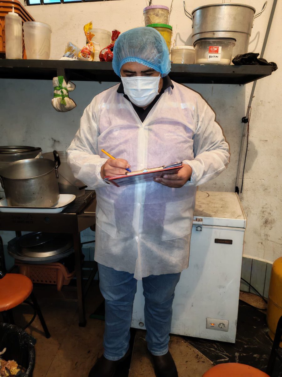 Arcsa_Ec's tweet photo. ¡Tu denuncia contribuye a proteger la salud de todos! 🚨🔎

Tras una alerta ciudadana, inspeccionamos y clausuramos un restaurante en #Rumiñahui al constatar deficientes condiciones higiénico-sanitarias, heces de roedor y presencia de plagas.🪳

#GobiernoDelEcuador 🇪🇨 https://t.co/cFwPVlxRQU