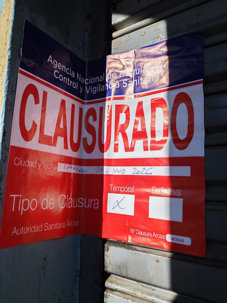 Arcsa_Ec's tweet photo. ¡Tu denuncia contribuye a proteger la salud de todos! 🚨🔎

Tras una alerta ciudadana, inspeccionamos y clausuramos un restaurante en #Rumiñahui al constatar deficientes condiciones higiénico-sanitarias, heces de roedor y presencia de plagas.🪳

#GobiernoDelEcuador 🇪🇨 https://t.co/cFwPVlxRQU