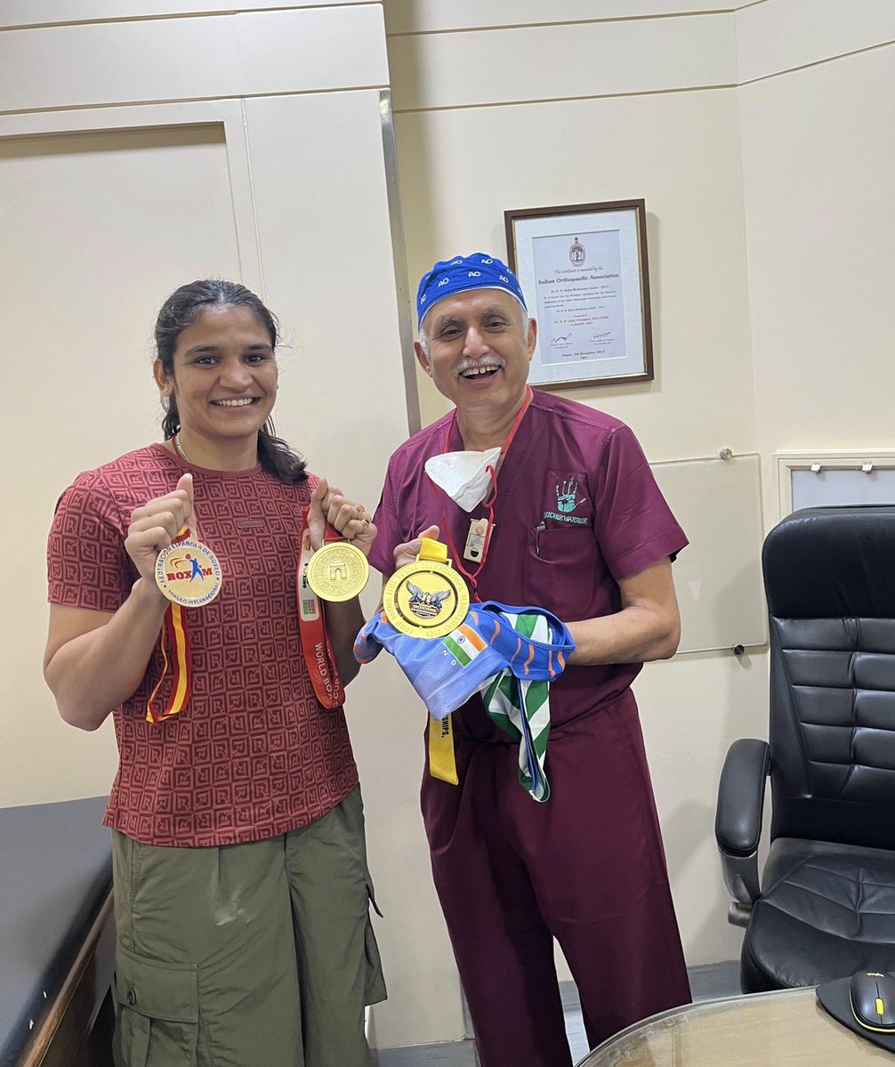 virenrasquinha's tweet photo. Whenever an athlete wins a medal, I usually think of the people that were there during the tough times. 

One such unsung hero is Dr. Sudhir Warrier, one of the best hand specialists in the country. Saved Arundhati’s career and that of many other boxers. Thank you Dr. Warrier🙏🏽 https://t.co/IlxnmmpeXR