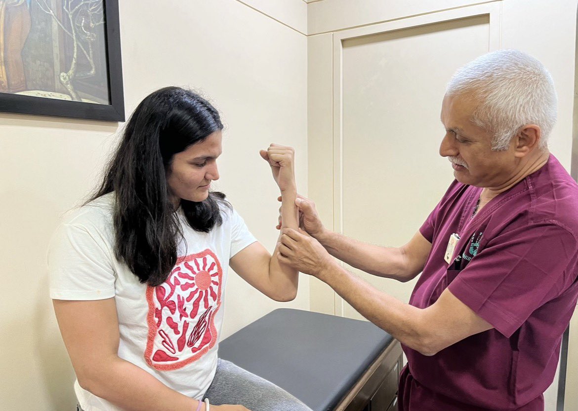 virenrasquinha's tweet photo. Whenever an athlete wins a medal, I usually think of the people that were there during the tough times. 

One such unsung hero is Dr. Sudhir Warrier, one of the best hand specialists in the country. Saved Arundhati’s career and that of many other boxers. Thank you Dr. Warrier🙏🏽 https://t.co/IlxnmmpeXR