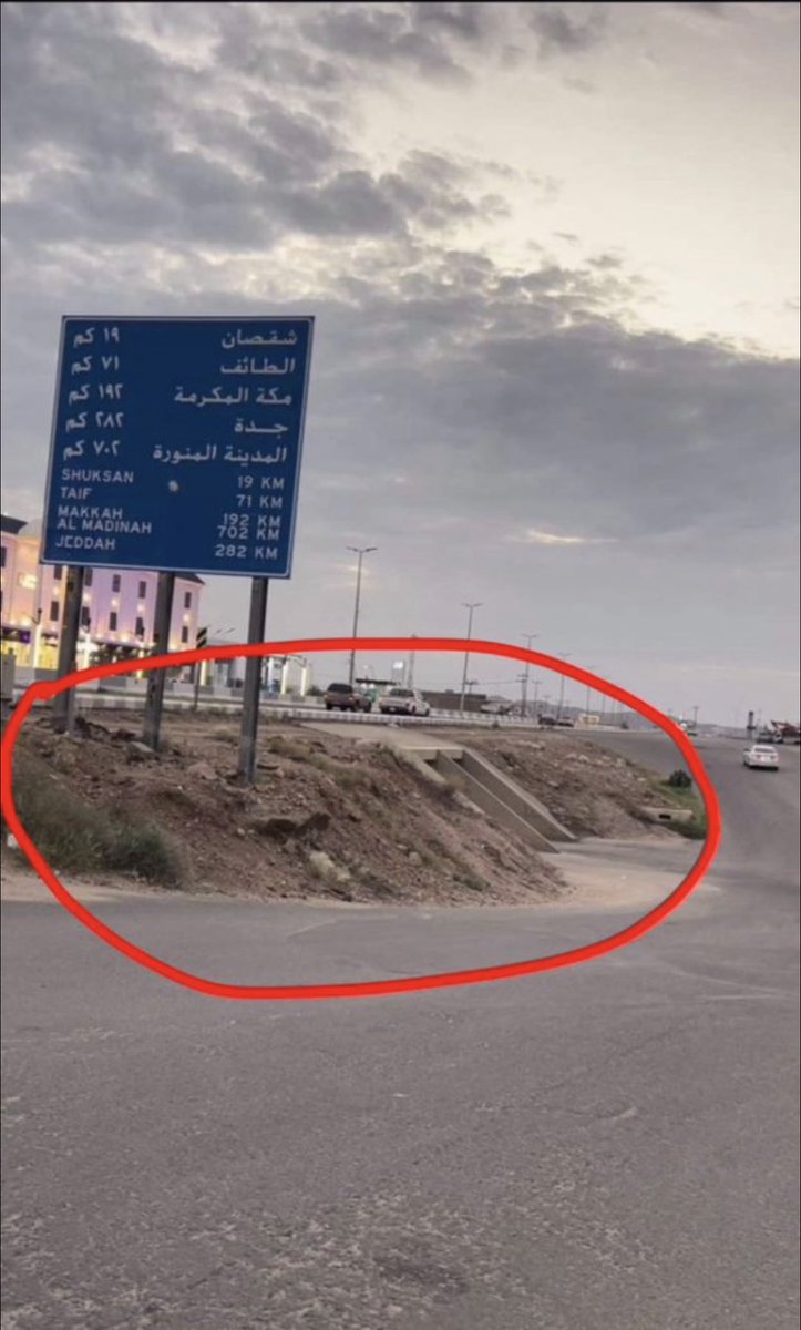 balhart2011's tweet photo. تصميم بالذكاء الاصطناعي للكباري في #قيا قبل وبعد https://t.co/FNXyx0nhZr