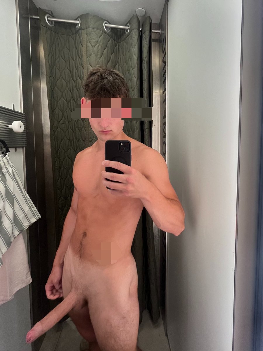 JoshBloomBWC's tweet photo. Wish someone walked in on me in the changing room 
#uk #twink #huge #bwc https://t.co/hZApLYyhyf