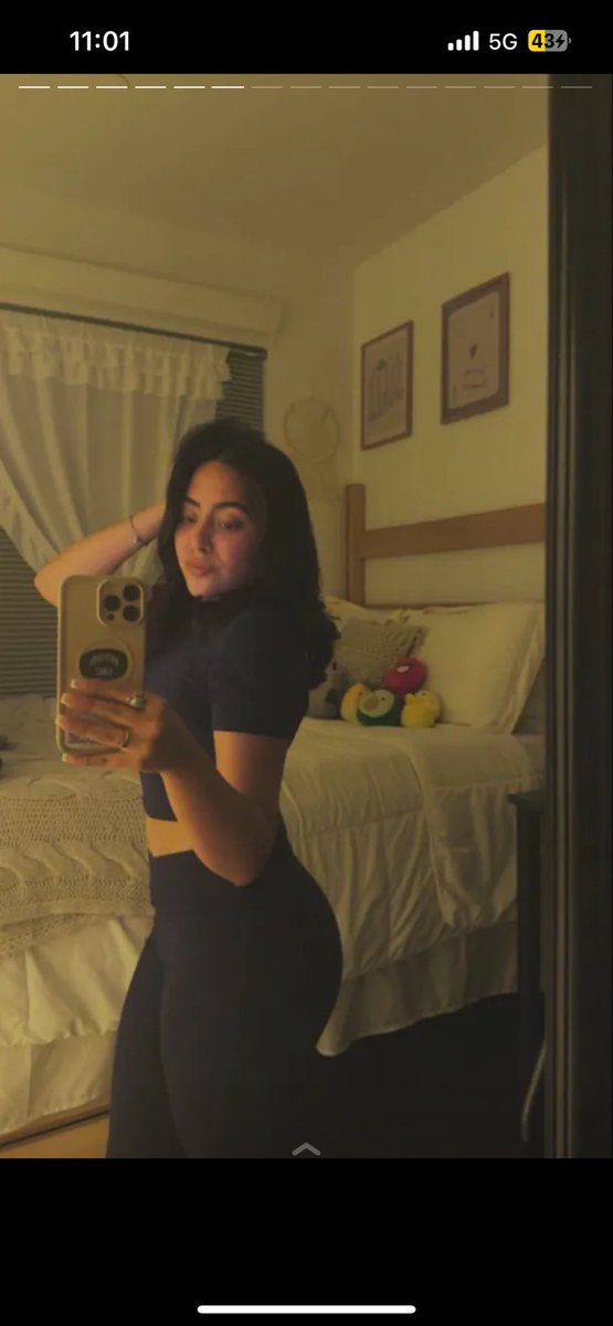 DailyBopssss's tweet photo. College bop with hairy 🐱 #bop #latina #hairy #nfsw #candid https://t.co/q0pQHpvhOd