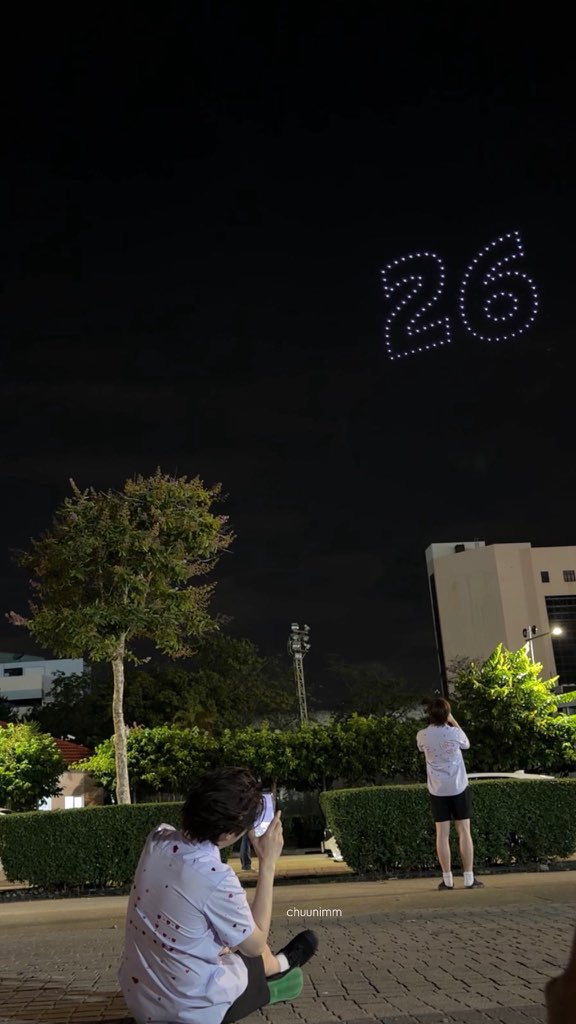 lovlockett's tweet photo. tlefirstone watched the drone show together for paews birthday oh my heartttt is gonna explode they’re sooo sweet :’)) as a hopeless romantic and lover girl they pull on all my heartstrings , my heart is forever so full of them ♥︎…
#26thFirstOneAndOnly
#26ทั้งทีแบบนี้ต้องโดรน https://t.co/TeDECYzhTD