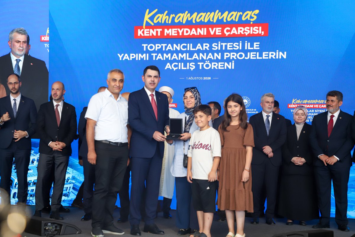 Toki_Kurumsal's tweet photo. 📌 Bakanımız Sn. @murat_kurum ve TOKİ Başkanımız Sn. M. Levent Sungur'un katılımlarıyla Kahramanmaraş Kent Meydanı ve Çarşısı, Toptancılar Sitesi ile yapımı tamamlanan projelerin açılış töreni gerçekleştirildi.

�� Toptancılar Sitesi'nde 1️⃣1️⃣8️⃣ dükkan inşa ettik.

🤲🏻 Esnaf vatandaşlarımıza hayırlı uğurlu olsun.
