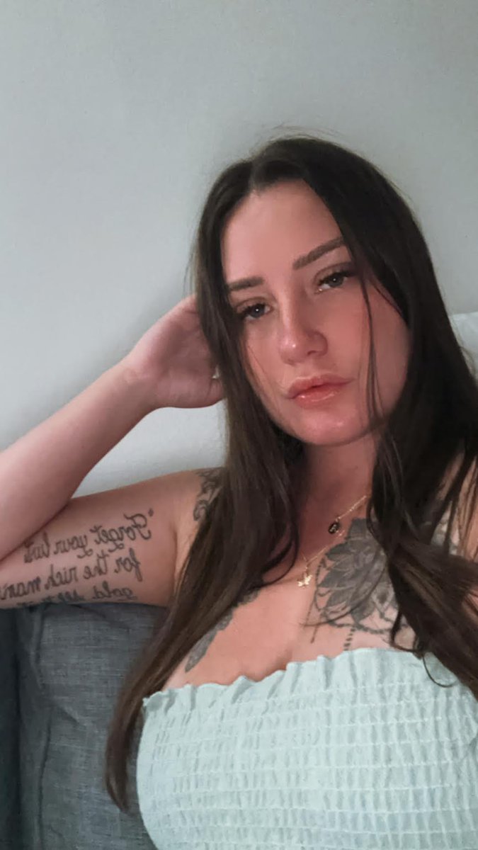 VioletxQuinn's tweet photo. Hi, I'm Violet.
I'm from Brooklyn, fueled by coffee and curiosity. I love big conversations, dark humor, bookstores, and people who can make me laugh.
This page is where you'll get to know the real me—one post at a time.
If you're here, introduce yourself. I read my replies.💜 https://t.co/hmMCM67D4q