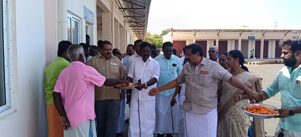 Sridharexmc's tweet photo. புதிய பேருந்து நிலையம் தொடக்க விழா https://t.co/KwxEDjP7iL