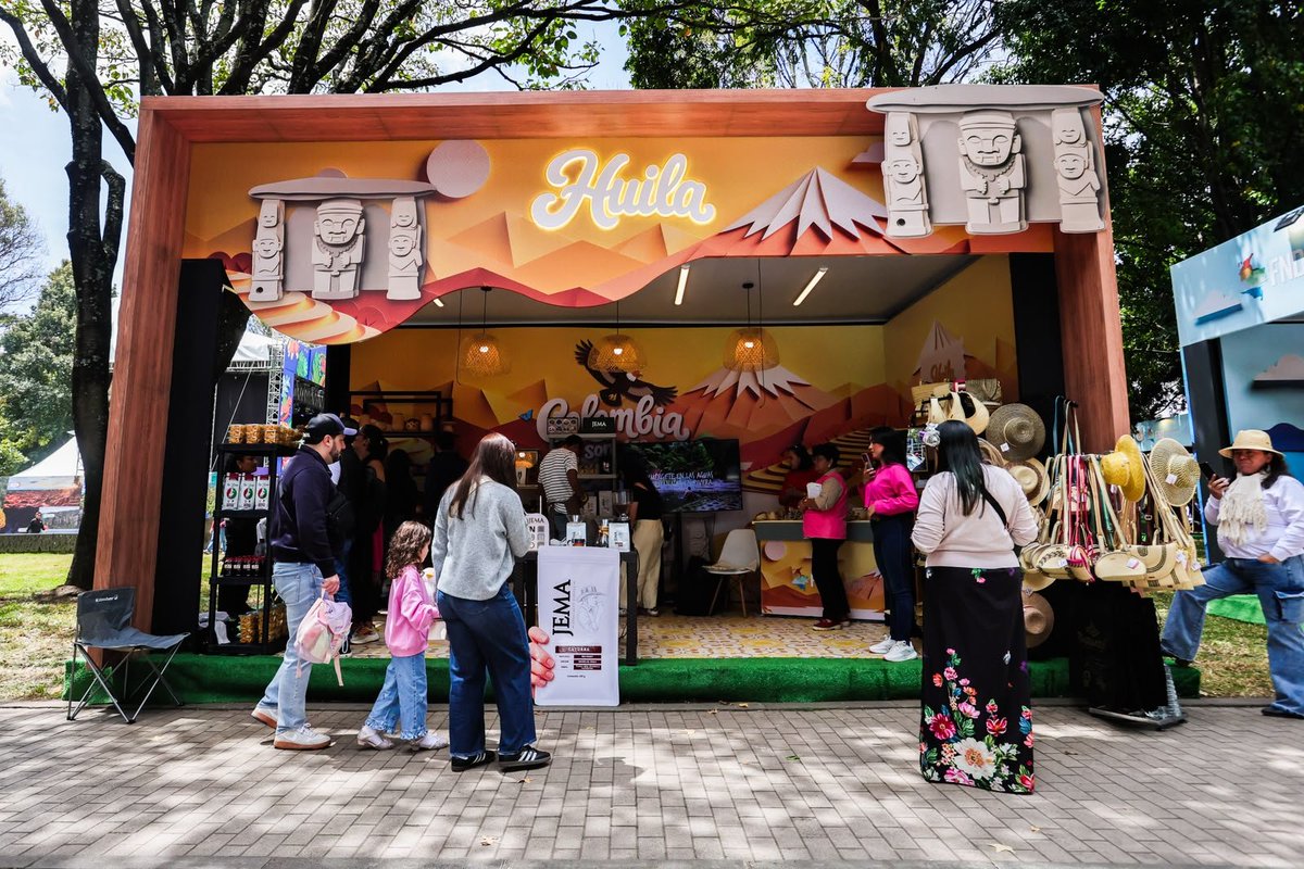 FNDCol's tweet photo. ¿Ya sabes cuál será tu próximo destino?  En la Feria #ColombiaSonLasRegiones también encontrarás inspiración para tu próximo viaje. Paisajes, cultura, gastronomía y experiencias de los 32 departamentos te esperan. ¿Qué región quieres visitar? https://t.co/PdAduTj5JO