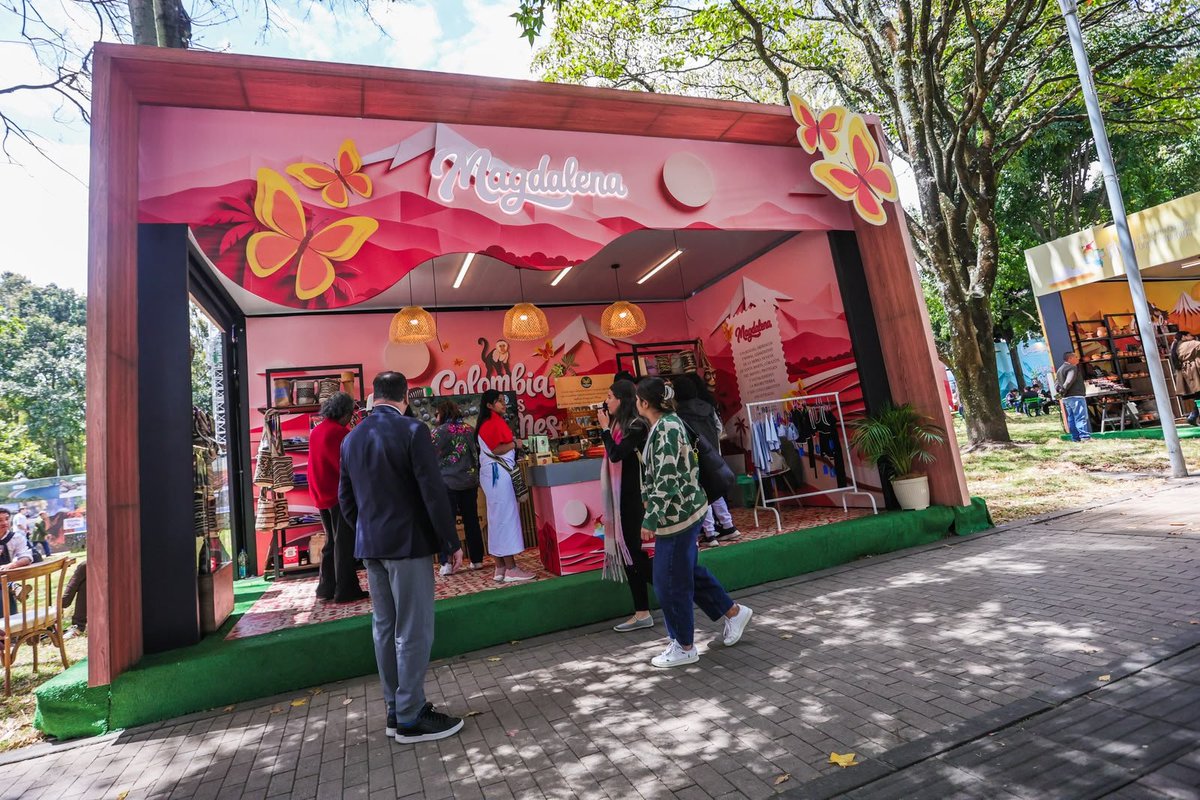 FNDCol's tweet photo. ¿Ya sabes cuál será tu próximo destino?  En la Feria #ColombiaSonLasRegiones también encontrarás inspiración para tu próximo viaje. Paisajes, cultura, gastronomía y experiencias de los 32 departamentos te esperan. ¿Qué región quieres visitar? https://t.co/PdAduTj5JO