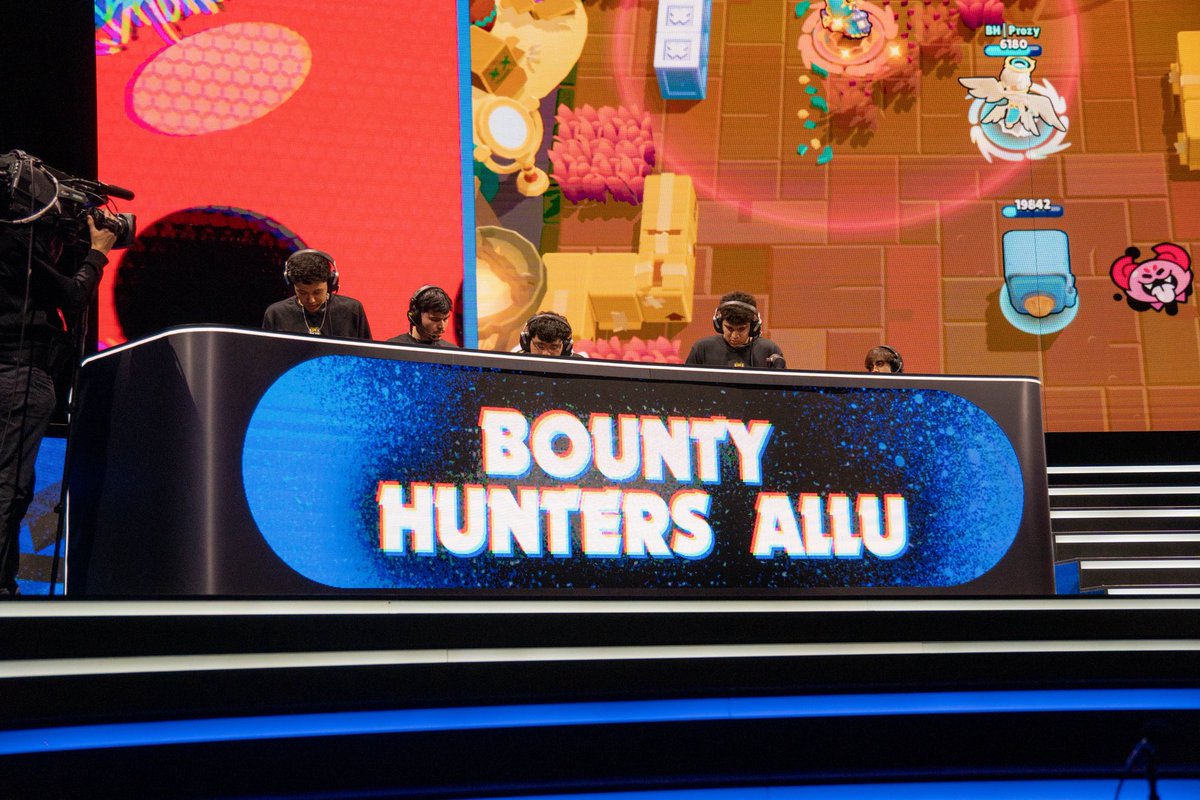 Bounty Hunters tweet media