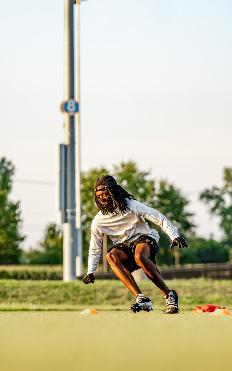KevinGibsonn3's tweet photo. Extra work we been putting in @618Tj time to get work 10 mo days til fall camp!!!! #agtg #gopanthers 
@CoachLeib https://t.co/PruKlXA7O0
