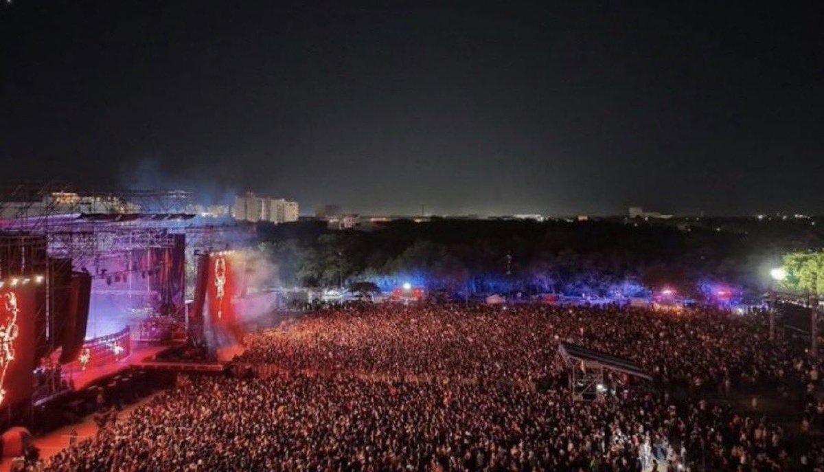 KOSArgentina's tweet photo. Kenia en sus últimos 2 conciertos 🔥 https://t.co/vIEpMAGpny