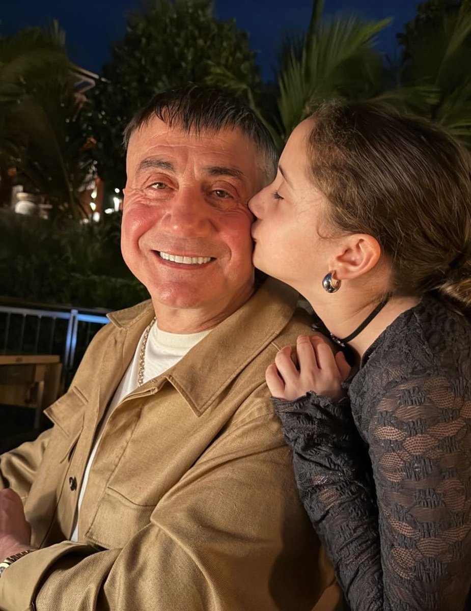 ZlemMeral's tweet photo. SAYGIDEĞER @sedat_peker ABİM BU KIZ KARDEŞİNİDE GÖR LÜTFEN ÇOK ZOR DURUMDAYIM. YÜZÜM KAPALI PAYLAŞIYORUM ÇÜNKÜ EŞİMLE AYRILIK AŞAMASINDAYIZ ONLARDAN KİMSENİNNGÖRMESİNİ İSTEMİYORUM. #SEDATPEKERREİS #birumutturyaşamak #deprem #sallandık @hizirreis999 #hızırreis https://t.co/ancx6IBpF9