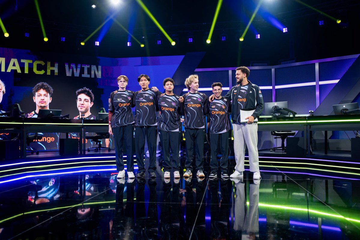 PostPlantVCT's tweet photo. KARMINE CORP🇫🇷 ARE QUALIFIED FOR PLAYOFFS AND FINISH SEED 1 OF THEIR GROUP !!!! 

2-1 VS TL🇪🇺

Im so sad that i missed the match, i hope it was great !

Tbh its a crazy performance from them, this team was in 0-5 during stage 1 and without 0 changes except ZE1SH HC they are now on top of #VCTEMEA 
Crazy work 👏🏼🙌🏼💙