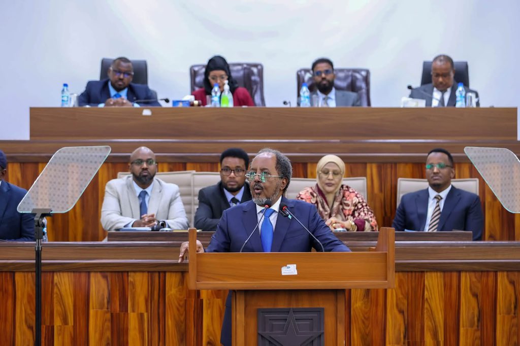 Fiqi_OmarM's tweet photo. Today, H.E. President Hassan Sheikh Mohamud addressed the Federal Parliament, highlighting key government priorities, including strengthening national security, advancing democratization, and furthering Somalia’s state-building efforts. https://t.co/o39m4Bhisn