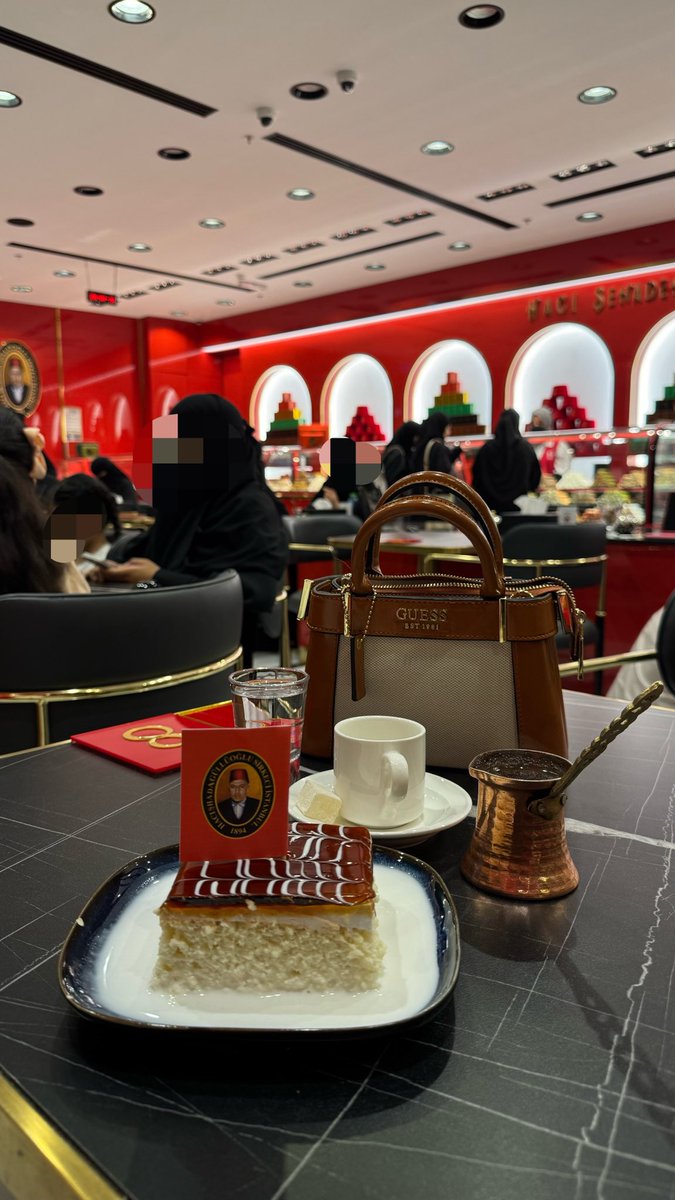 tomaall_'s tweet photo. بعض الأماكن ما تحتاج تسوي فيها شيء، يكفي إنك تجلس وتعيش هدوء اللحظة 🤍 https://t.co/9PLA7SUV0e